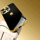 Capa de luxo com borda dourada e estampa criativa da Apple.