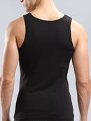 Conjunto de 3 camisetas regatas masculinas.