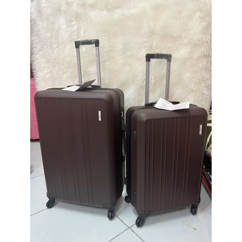 Mala de viagem grande com rodas giratórias 360°, feita de polipropileno.