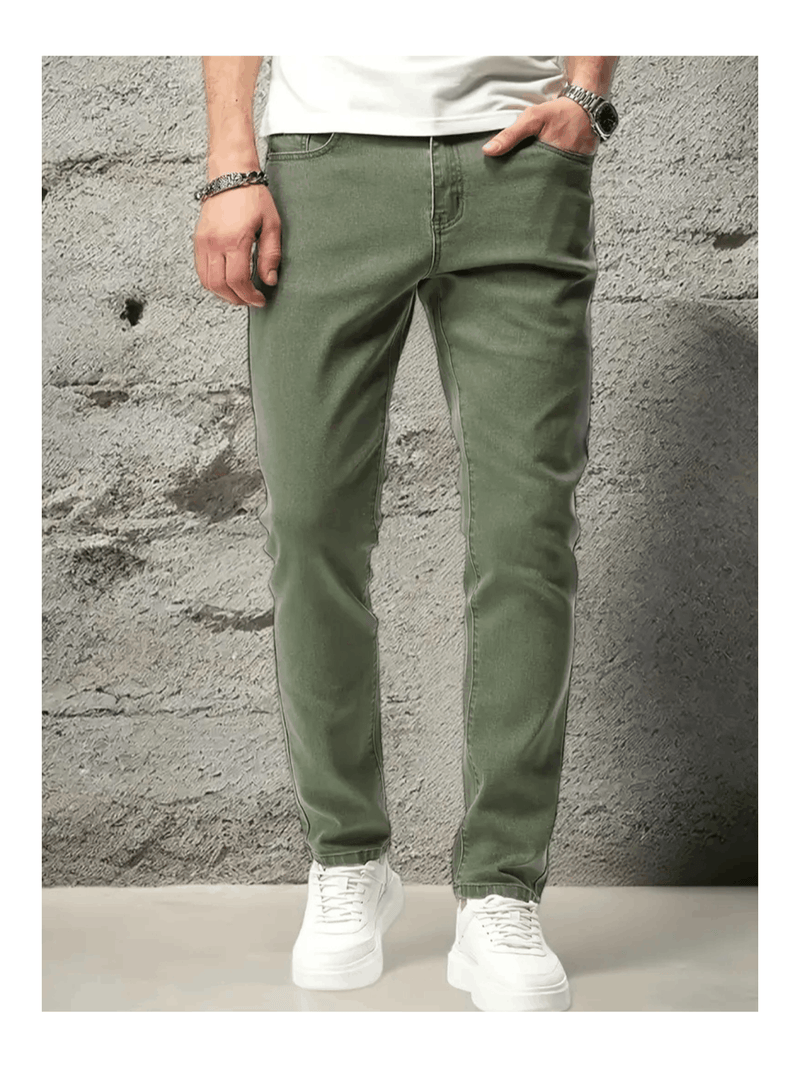 Calça jeans masculina slim fit, básica, confortável e para o dia a dia, na cor verde.