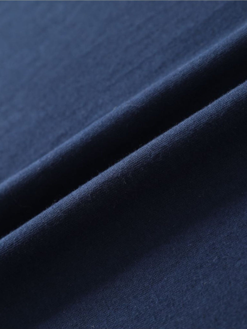 Camiseta masculina básica casual de gola redonda com estampa minimalista de cruz.