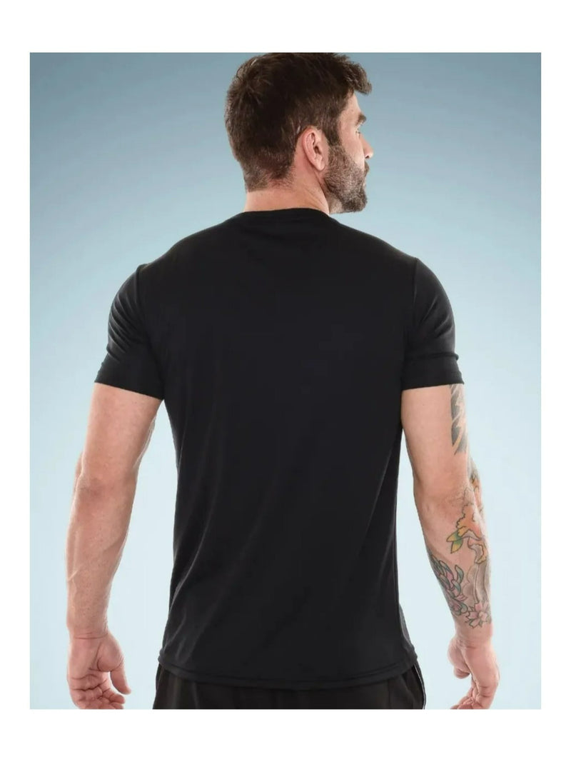 Camiseta masculina para treino na academia.