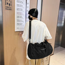 1 Bolsa preta para eventos com vários compartimentos para organizar seus pertences. Resistente à água e à sujeira. Durável e resistente.