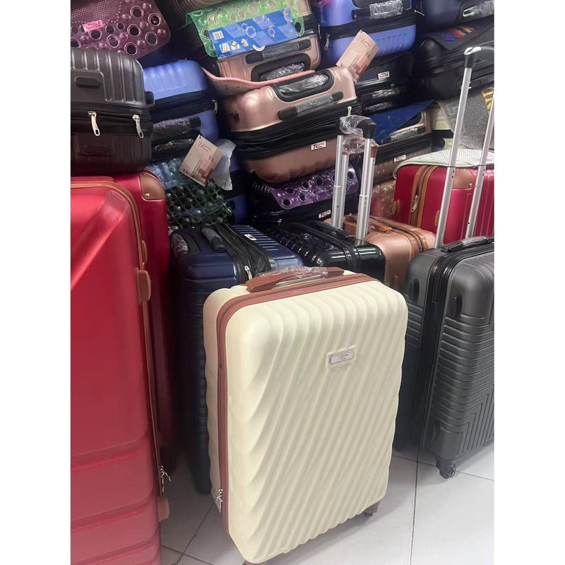 Mala de viagem grande com rodas giratórias 360°, feita de polipropileno.