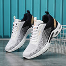 Tênis esportivo masculino, cabedal em tecido de malha respirável.