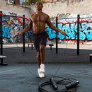 Corda de pular resistente com cabo antiderrapante.