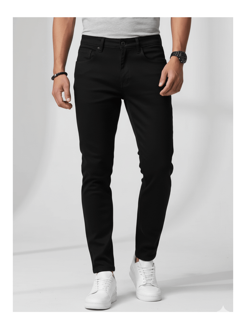 Calça jeans preta masculina, corte slim, casual e básica.