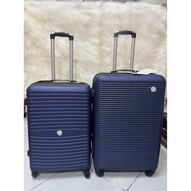 Mala de viagem grande com rodas giratórias 360°, feita de polipropileno.