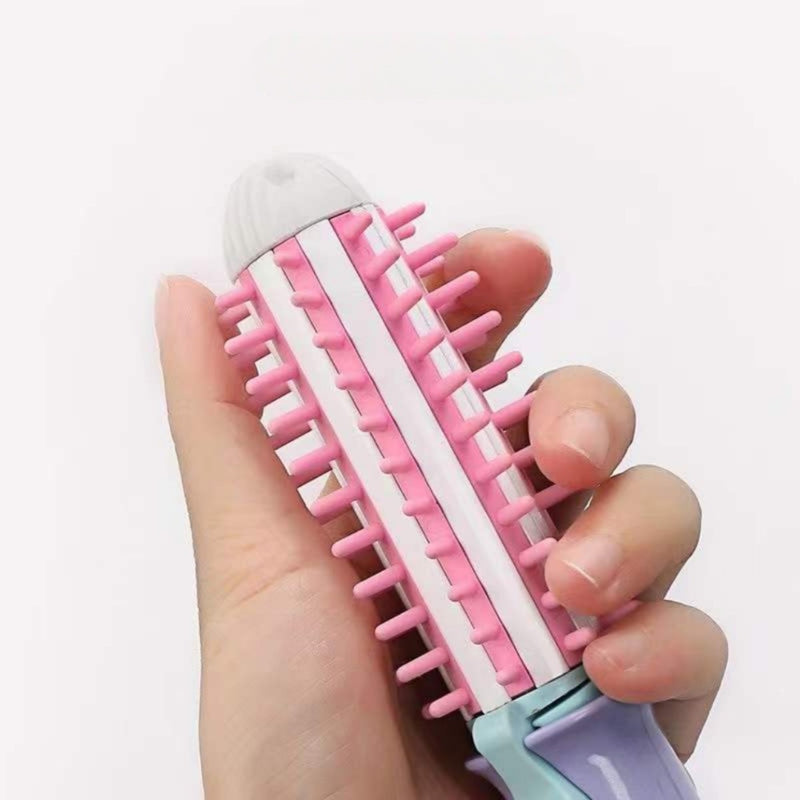 Escova modeladora e chapinha portátil bivolt 2 em 1, prática e eficiente.