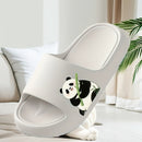 Chinelo feminino charmoso com estampa de panda.