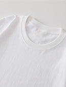 Camiseta masculina básica casual de gola redonda com estampa minimalista de cruz.