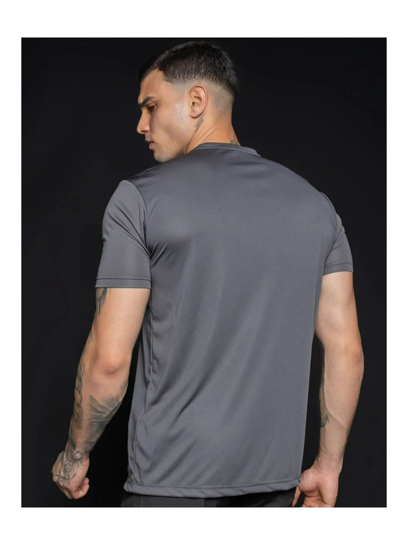 Camiseta masculina para treino na academia.