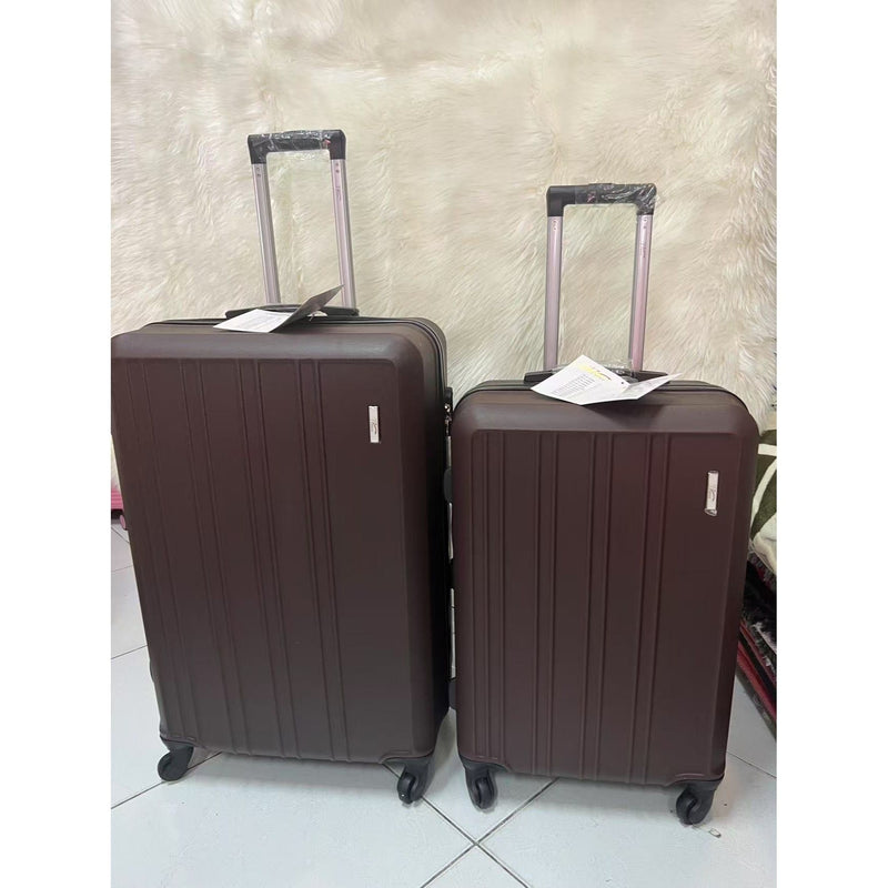 Mala de viagem grande com rodas giratórias 360°, feita de polipropileno.