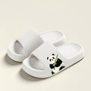 Chinelo feminino charmoso com estampa de panda.