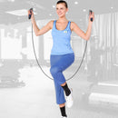 Corda de pular resistente com cabo antiderrapante.