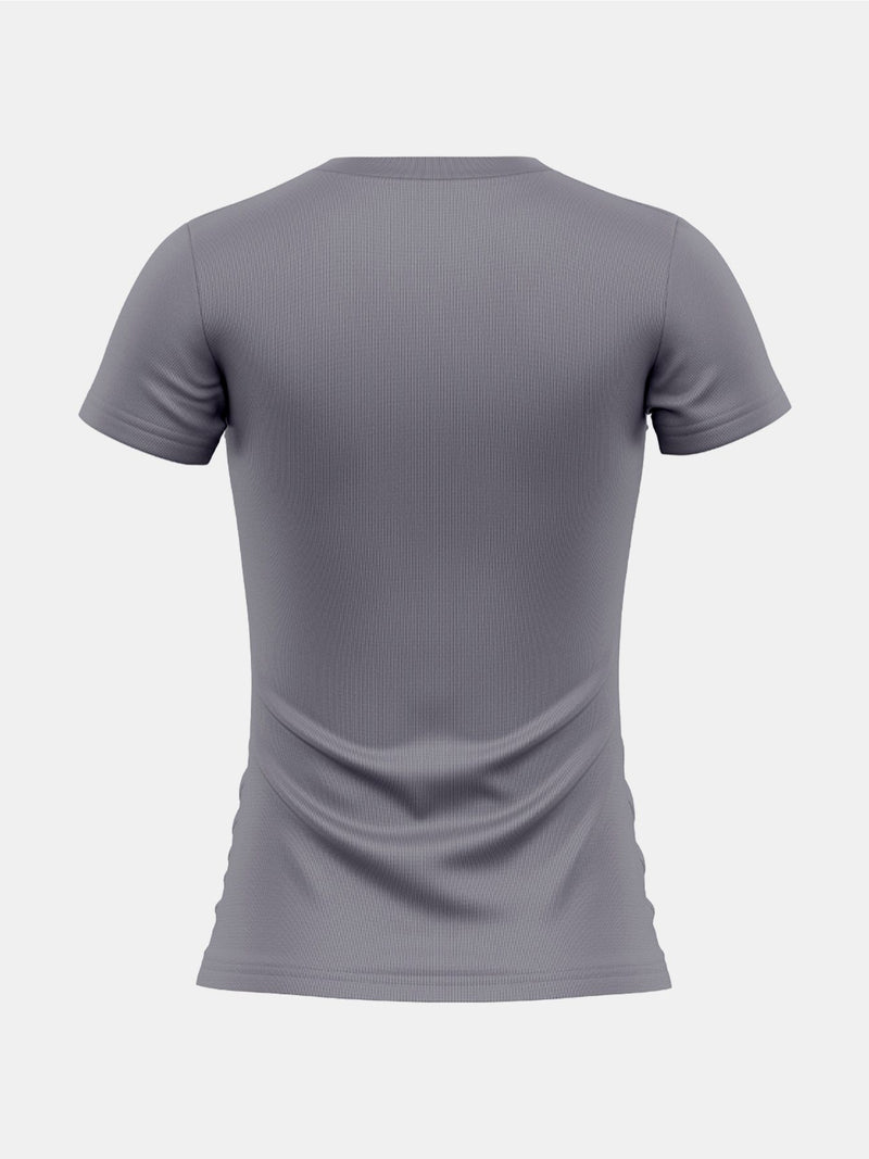 Kit com 4 camisetas femininas básicas lisas com proteção térmica contra o sol.