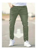 Calça jeans masculina slim fit, básica, confortável e para o dia a dia, na cor verde.