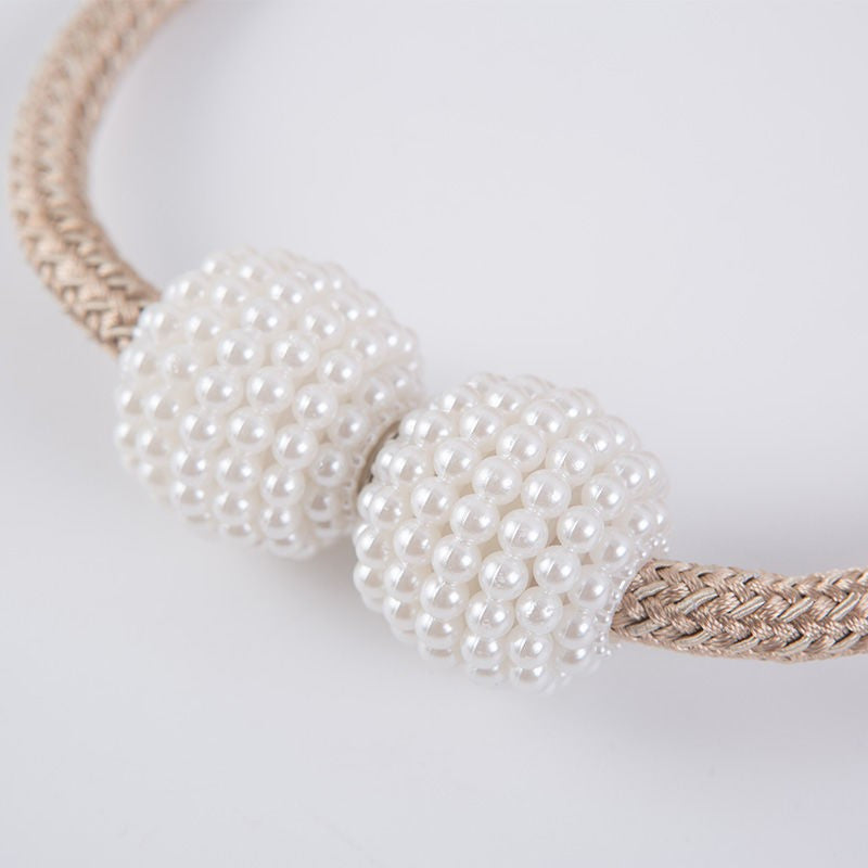 Conjunto de 2 prendedores de cortina magnéticos estilo boho chic com detalhes em pérola artificial.