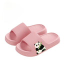 Chinelo feminino charmoso com estampa de panda.