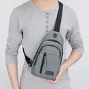 Mochila transversal de peito.