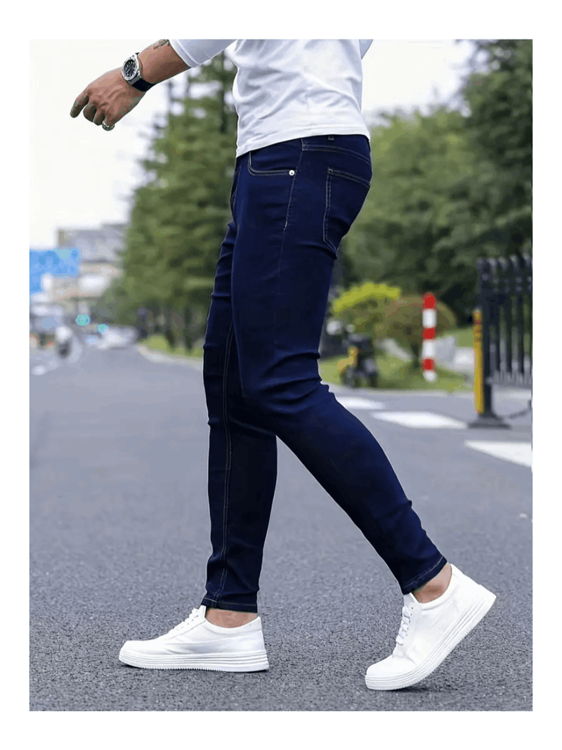 Calça jeans masculina slim fit, casual e básica, confortável para o dia a dia, azul escura.