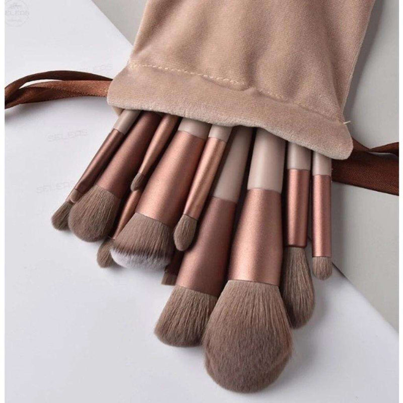 Conjunto de 13 pincéis de maquiagem Kabuki profissionais para contorno.