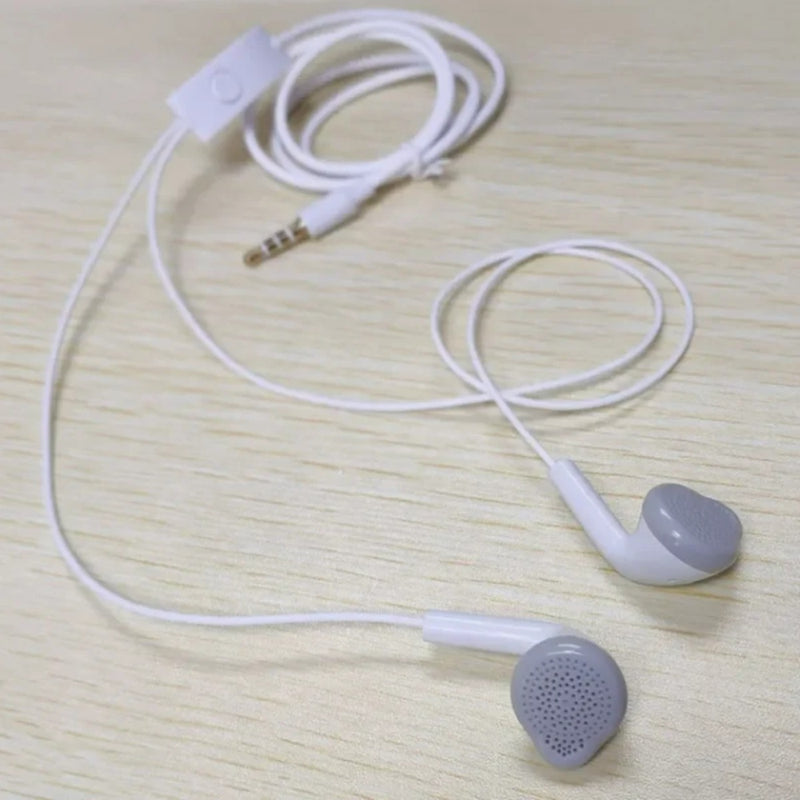 Fones de ouvidos universal com microfone.