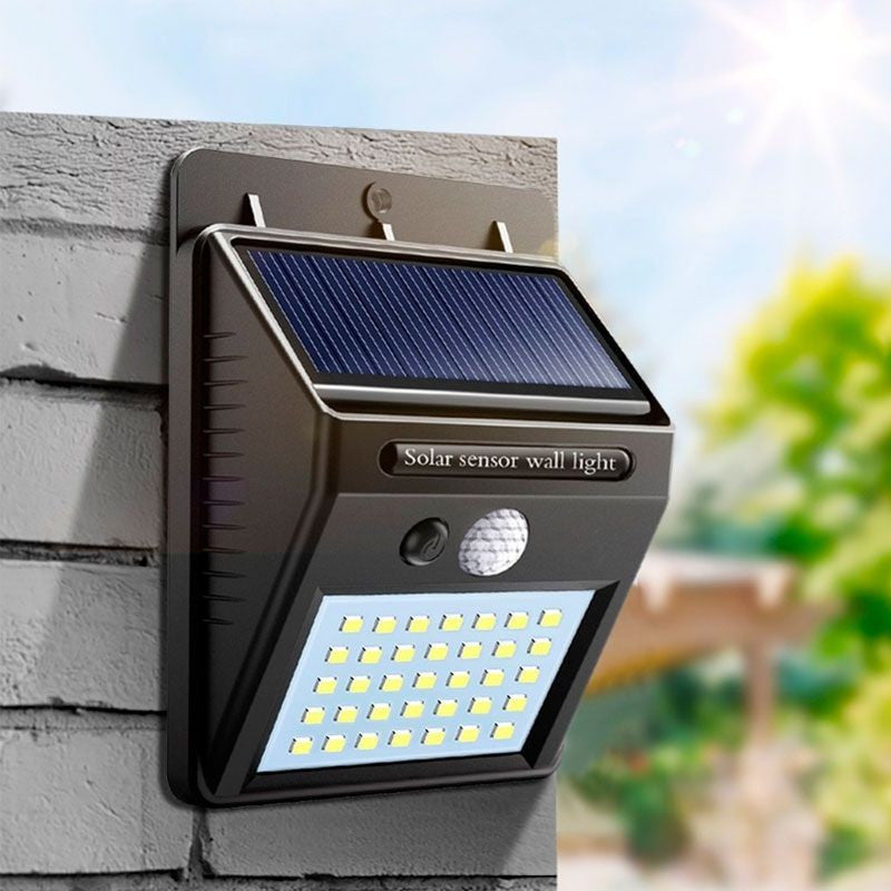 Lanterna solar com 30 LEDs - Sensor de movimento e ativação automática no escuro, fácil instalação.