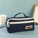 Estojo multifuncional em tecido Oxford com grande capacidade e 3 divisórias.