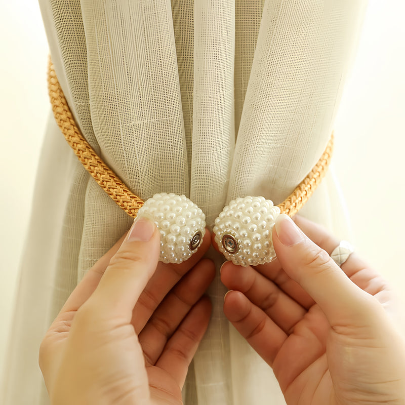 Conjunto de 2 prendedores de cortina magnéticos estilo boho chic com detalhes em pérola artificial.