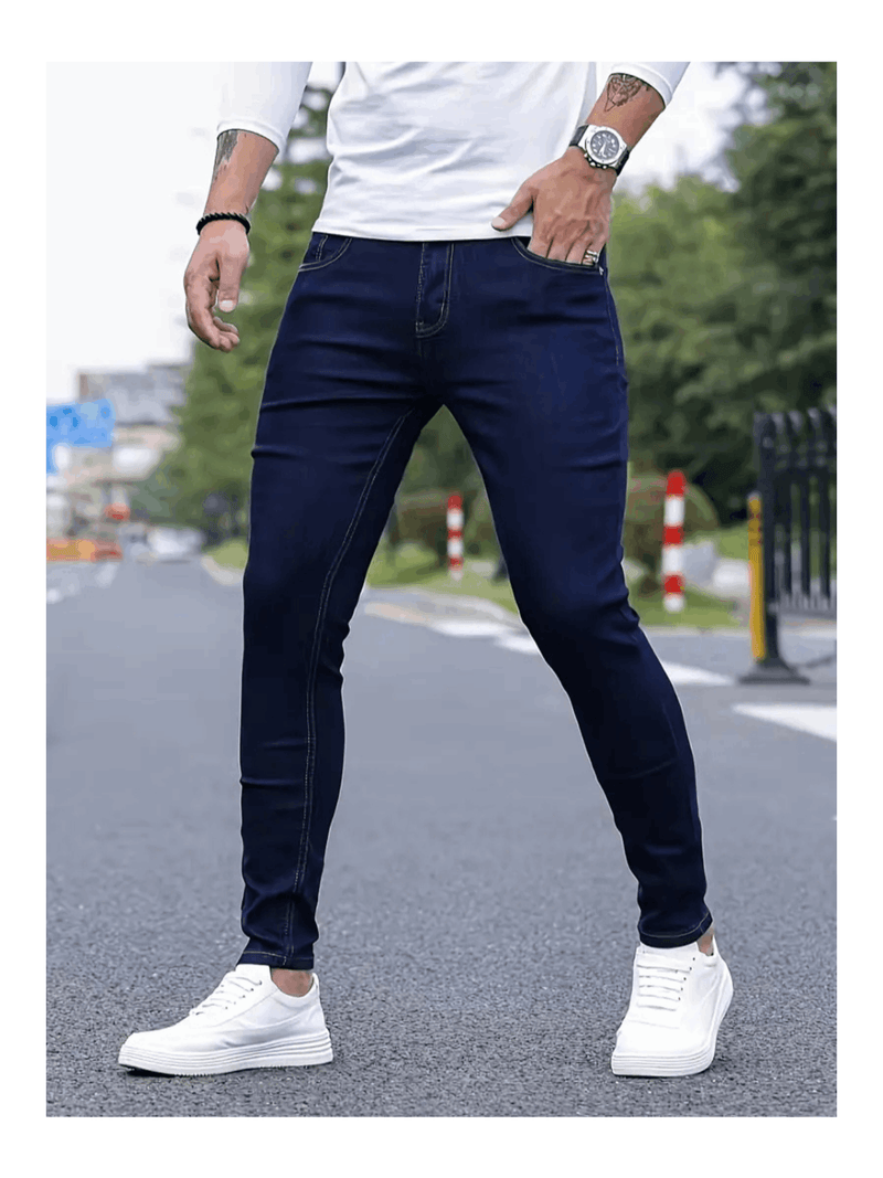 Calça jeans masculina slim fit, casual e básica, confortável para o dia a dia, azul escura.