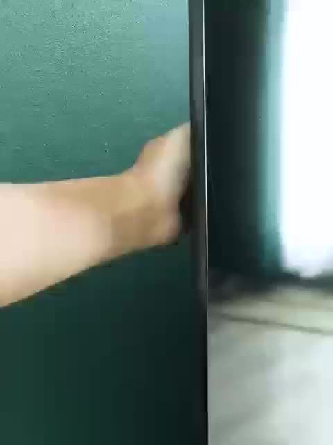 1 espanador telescópico retrátil de alta resistência com cabeça flexível e haste extensível.