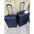 Mala de viagem grande com rodas giratórias 360°, feita de polipropileno.