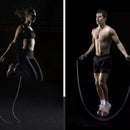 Corda de pular resistente com cabo antiderrapante.