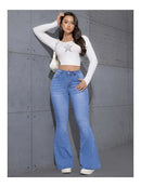 Calça jeans feminina premium de cintura alta e modelagem flare com elastano, confortável e estilosa.