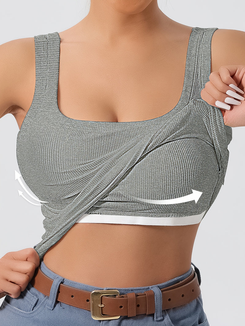 Regata feminina com decote em U nas costas, bojo removível e alças ajustáveis.