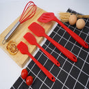 Conjunto de 5 utensílios de cozinha de silicone: escorredor, colher, espátula e pincel pequeno.