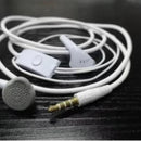 Fones de ouvidos universal com microfone.