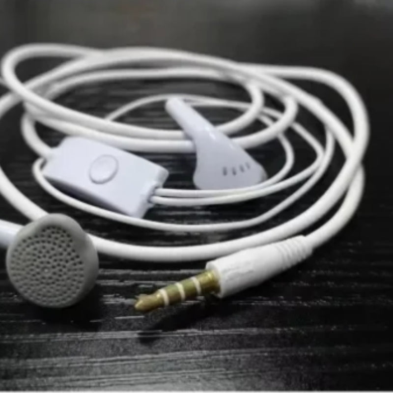 Fones de ouvidos universal com microfone.