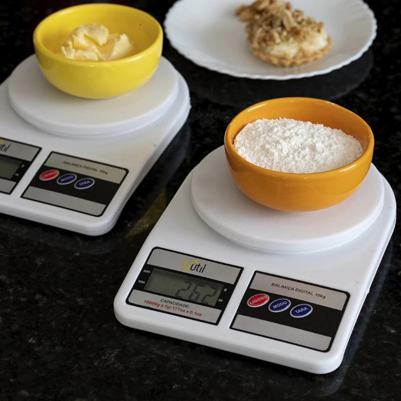 Balança de cozinha digital com capacidade para até 10 kg.
