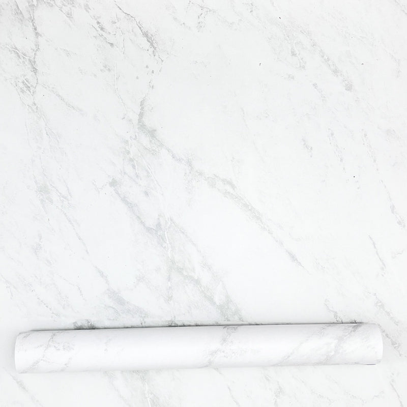1 rolo de papel de parede com estampa de mármore branco, à prova de óleo, impermeável e resistente ao calor, autoadesivo e decorativo para cozinha, banheiro, quarto e sala de estar. Fácil de aplicar e remover.