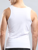 Conjunto de 3 camisetas regatas masculinas.