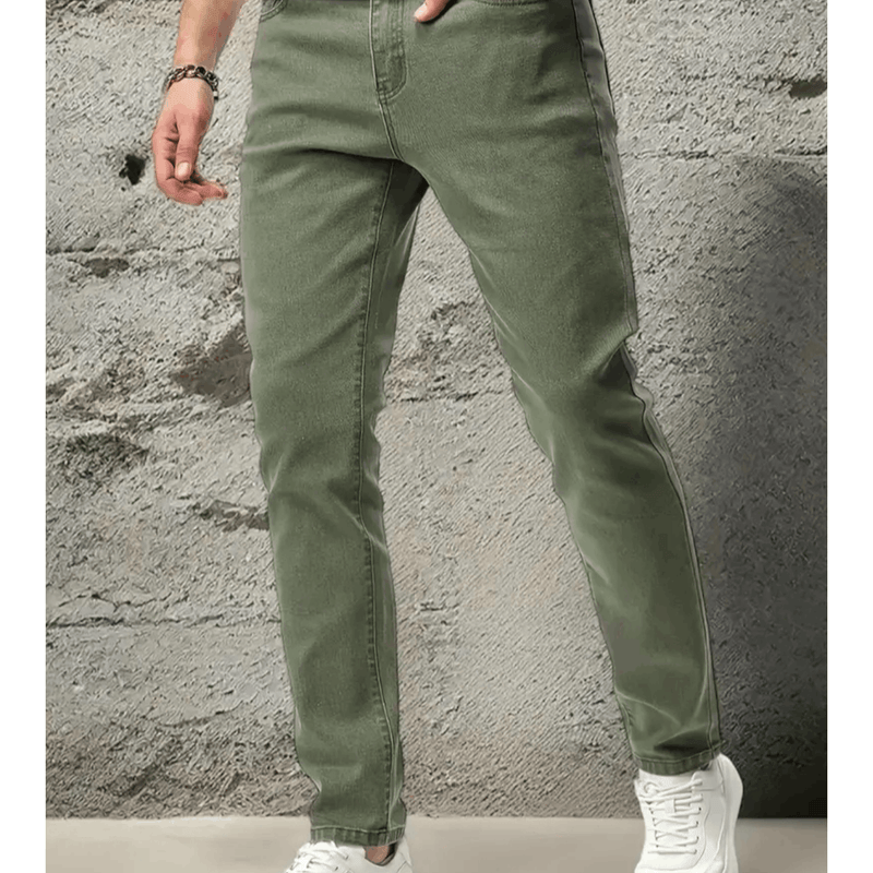 Calça jeans masculina slim fit, básica, confortável e para o dia a dia, na cor verde.