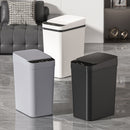 Lixeira inteligente com sensor automático, fácil de abrir por toque.