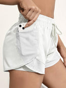Shorts de ioga femininos de secagem rápida com bolso de tela.